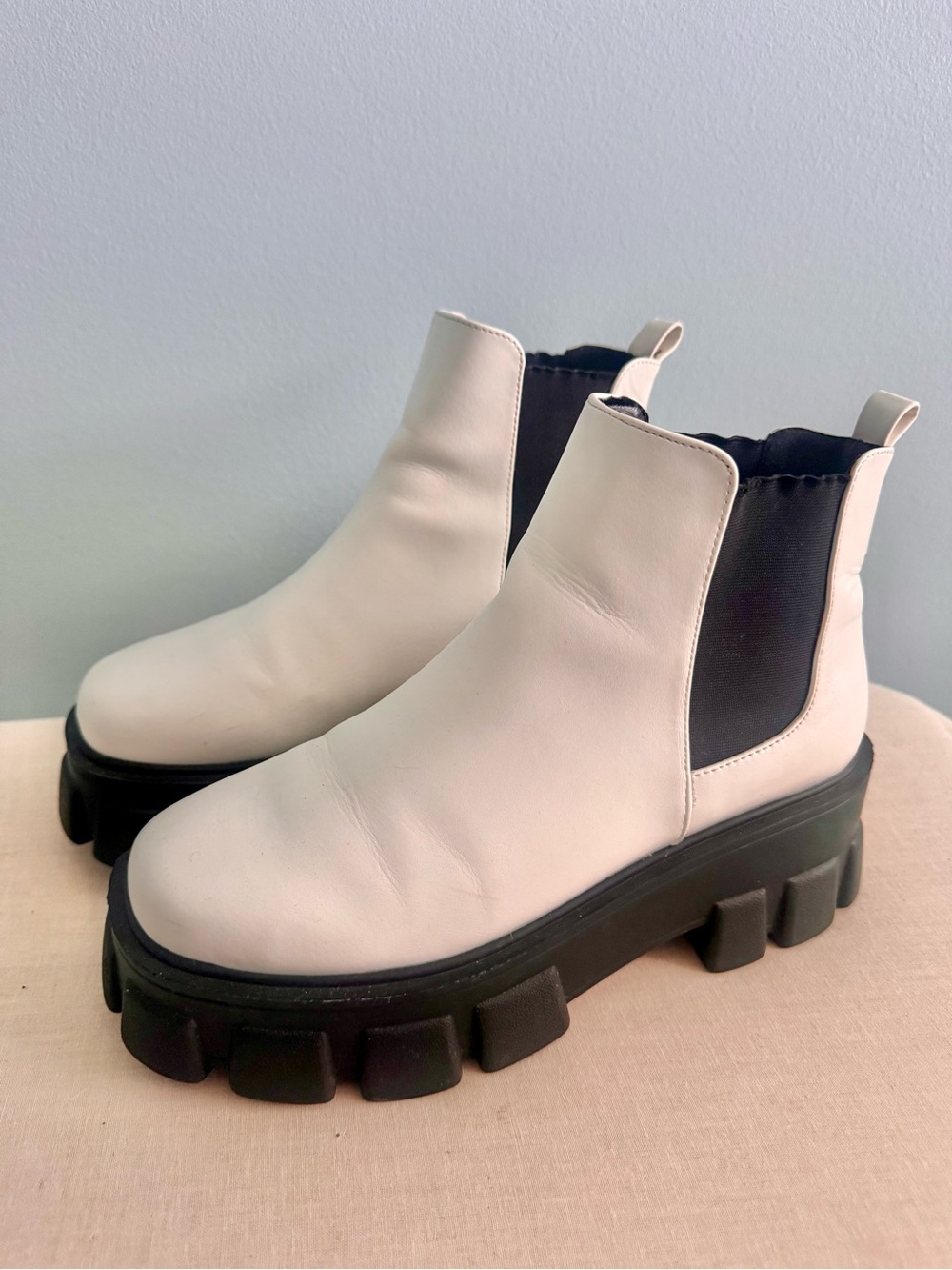 🍓6/$15🍓 White Lug Sole Chunky Boots